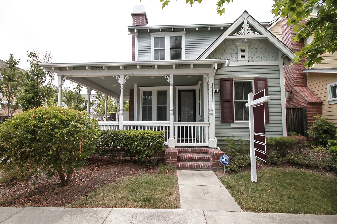 1069 Baywood Ln photo 1