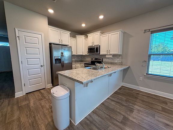 4th image of 6084 Royal Port Ct