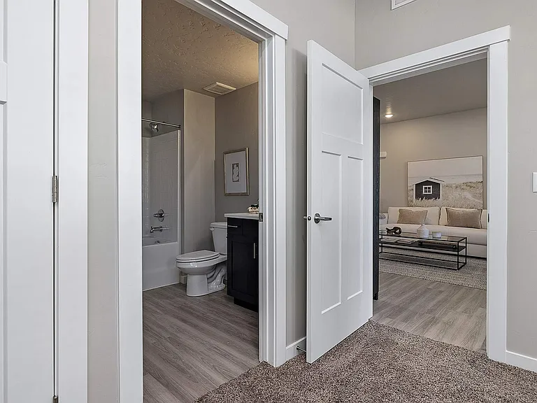 Latitude 40 Two Bedroom With Garage