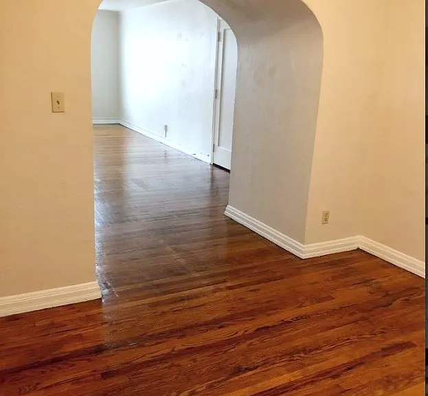 Barrington Apartments — Photo 32