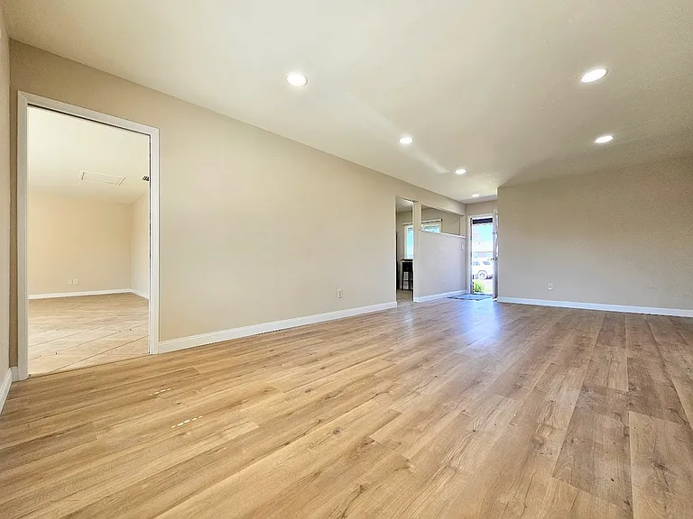 5424 Lodi St — Photo 18