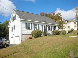 1st image of 6 Oxford Cir