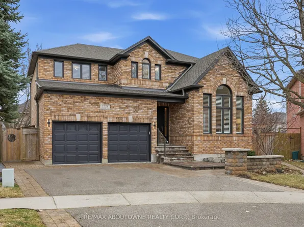 2225 Glazebrook Cir, Oakville, ON L6M 5B5