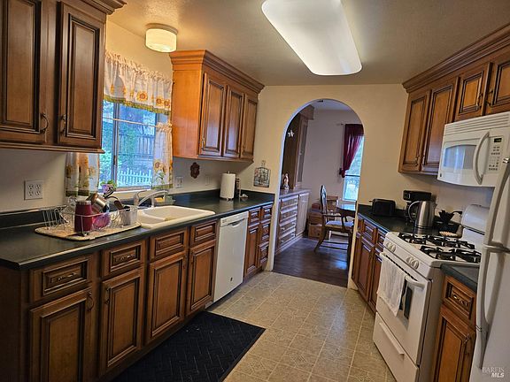 2nd image of 186 Sequoia Circle