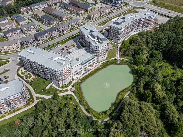 460 William Graham Dr #402, Aurora, ON L4G 1X9