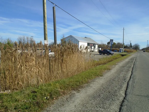 49 Rideau Ave S, Montague, ON K7A 2V8