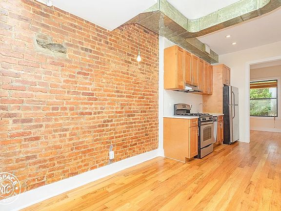 5th image of 236 Irving Ave APT 1R