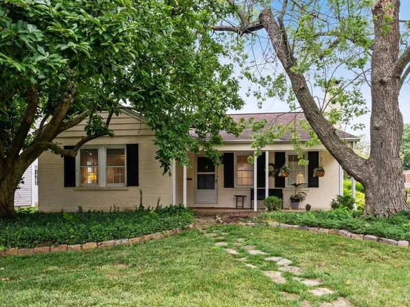 1299 Andrew Dr, Saint Louis, MO 63122