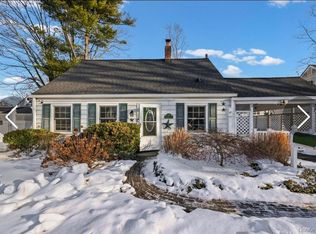 15 Primrose Ln, Levittown, NY 11756