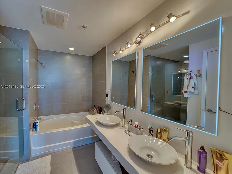 92 SW 3rd St #5203 — Photo 16
