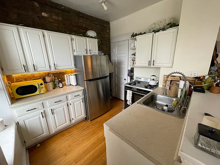 736 W Cornelia Ave #3F — Photo 5