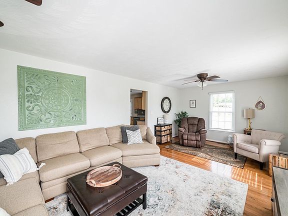 5th image of 1836 Vista Cir