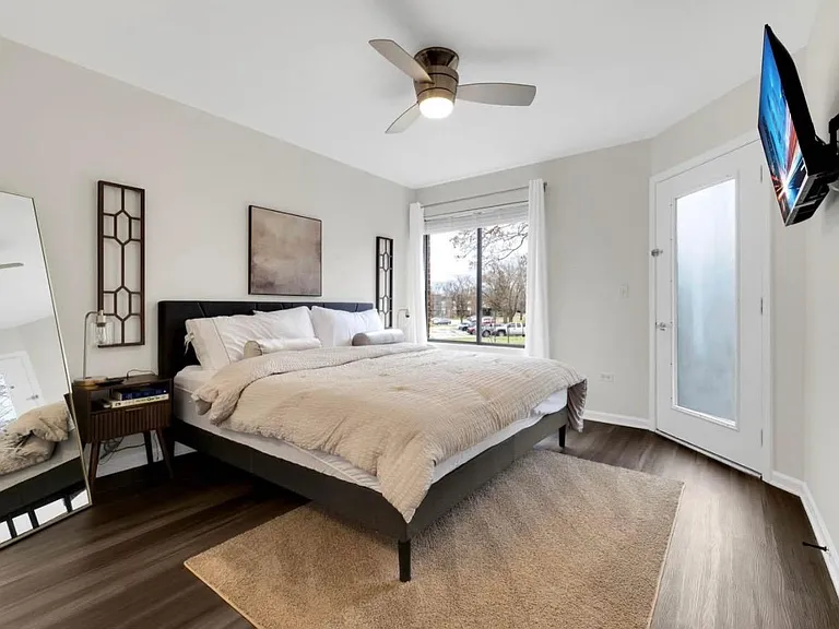 379 Sandhurst Cir — Photo 8