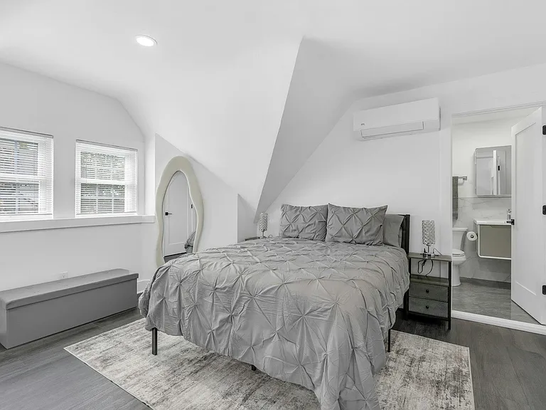 19 Hamilton Ave — Photo 1