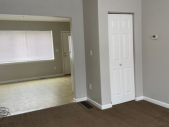 4th image of 111 E 9th Ave