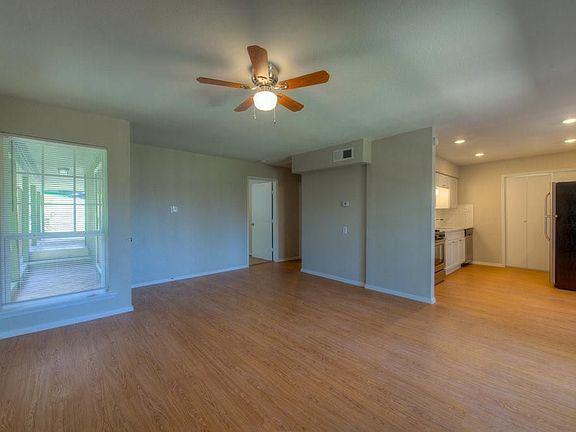 4th image of 2902 Northeast Dr #B
