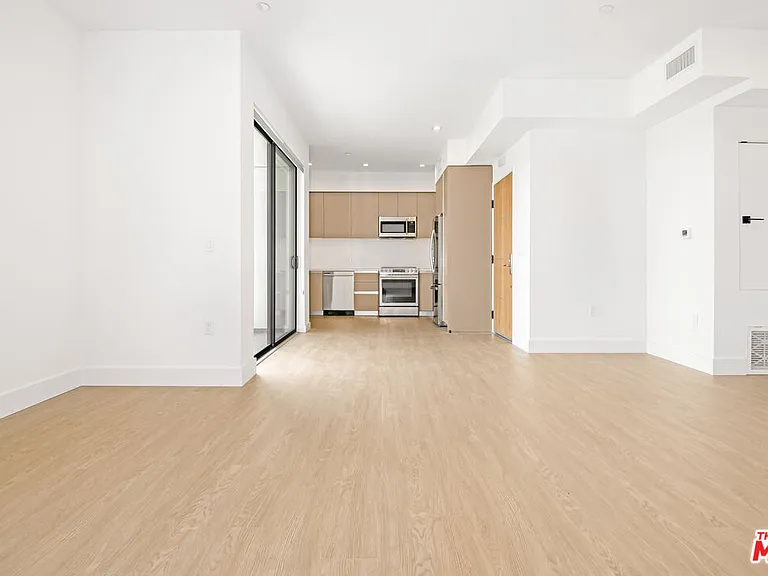 8555 Colgate Ave #402 — Photo 5