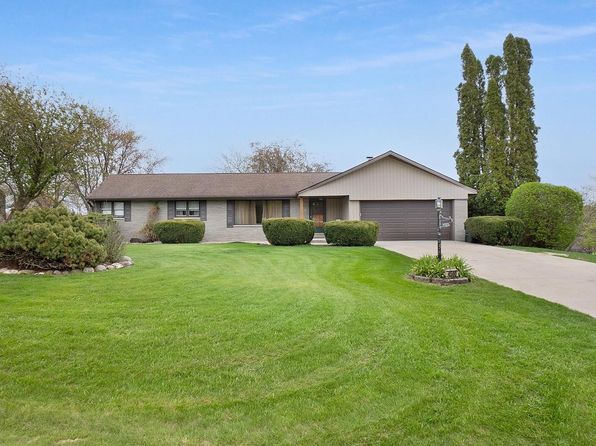 4500 South Hearthside DRIVE, New Berlin, WI 53151