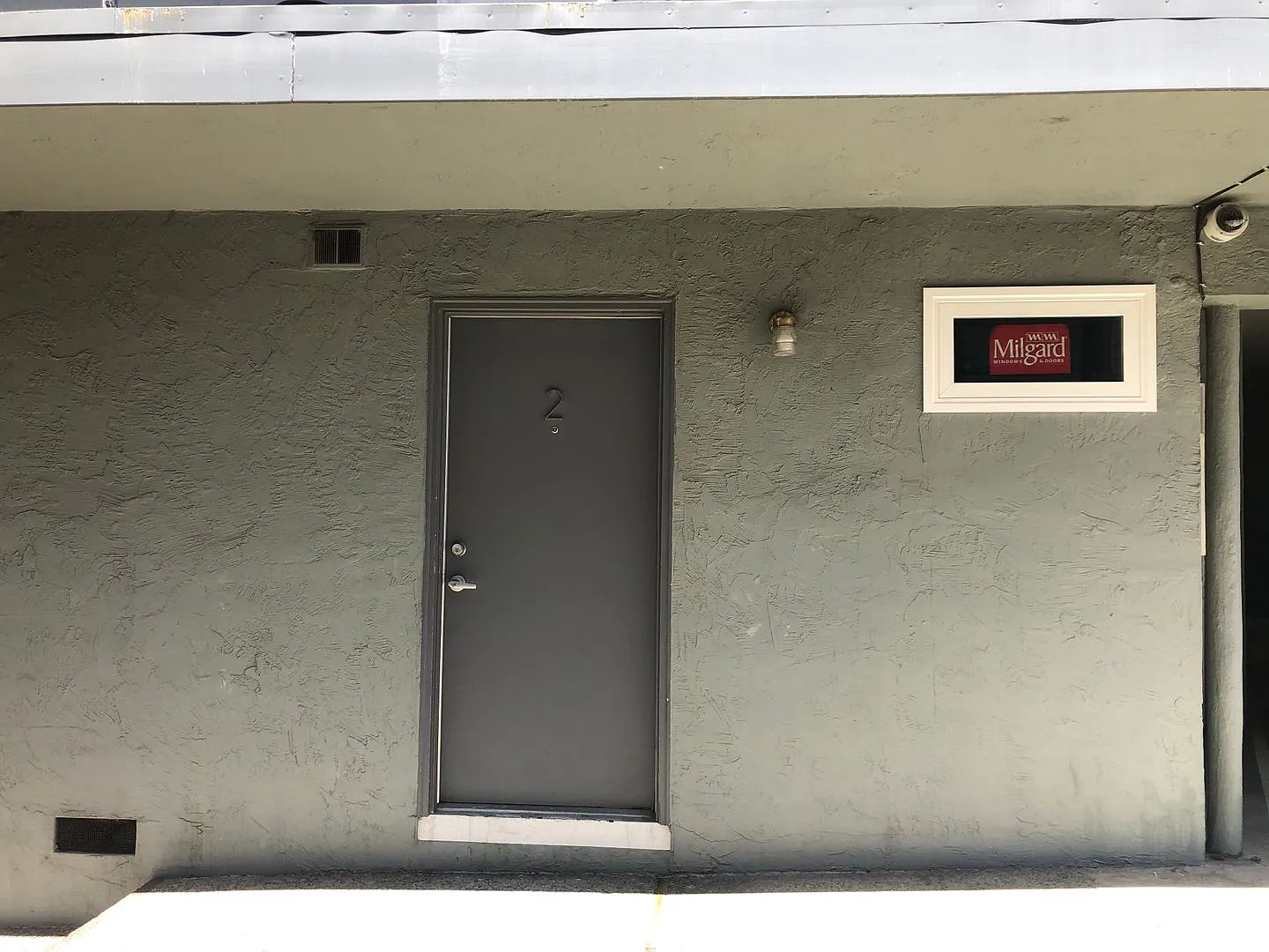 2 bedroom few blocks from Lake Merritt! Off-street parking! Private balcony! Common outdoor space! — Photo 2
