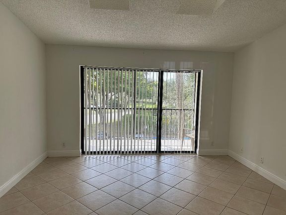 3rd image of 206 Foxtail Dr APT E3