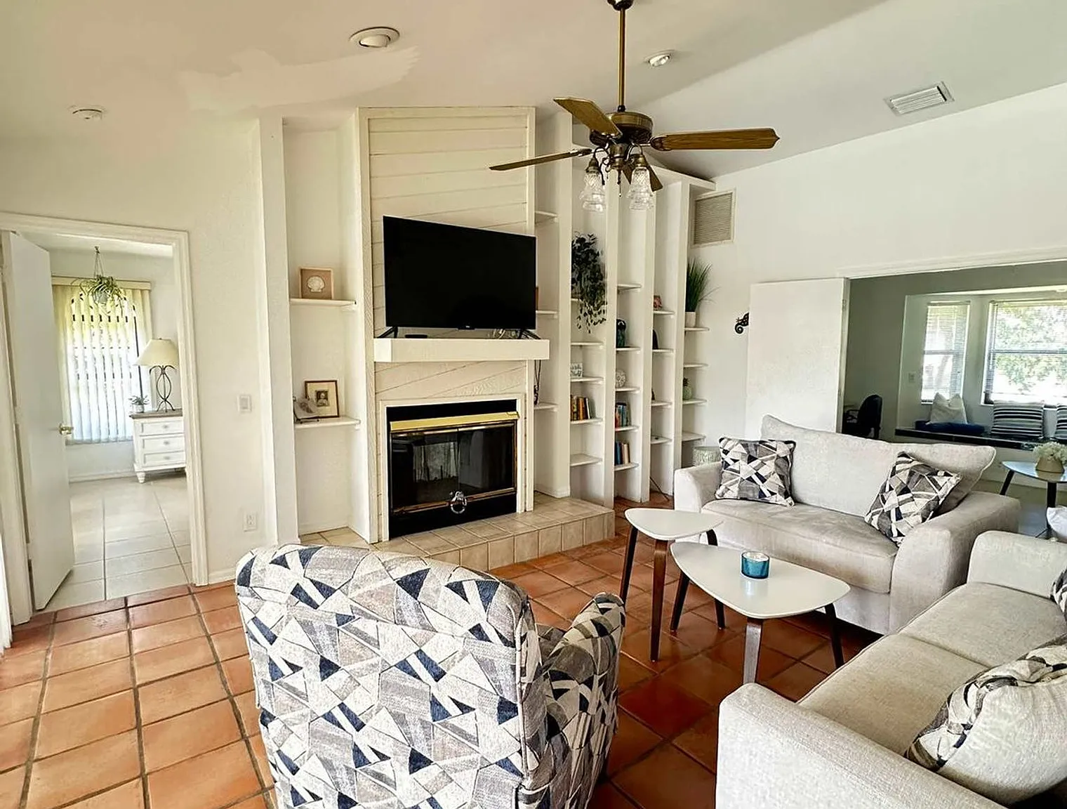 3 bed, 2.0 bath, 1894 sqft, $3,480 — Photo 2
