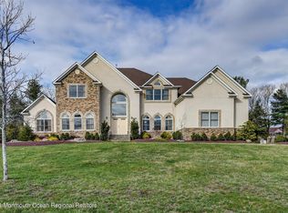 108 Hidden Pond Ct, Manalapan, NJ 07726