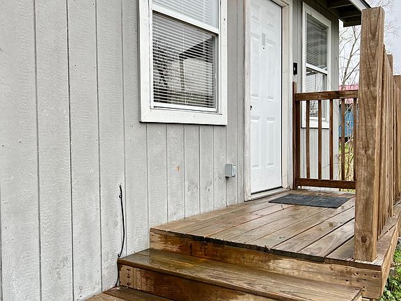 3rd image of 528 Pine St #2