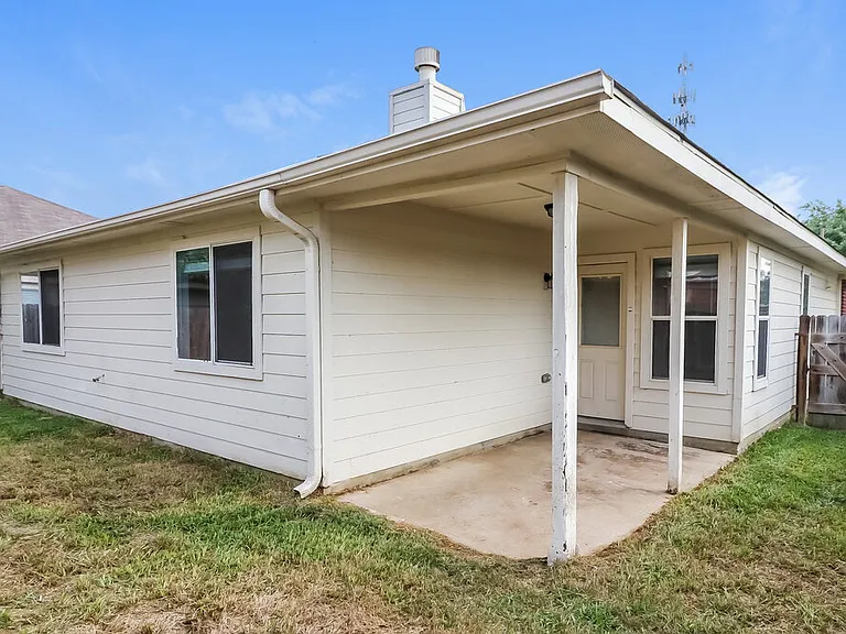 25235 Clover Ranch Dr — Photo 16