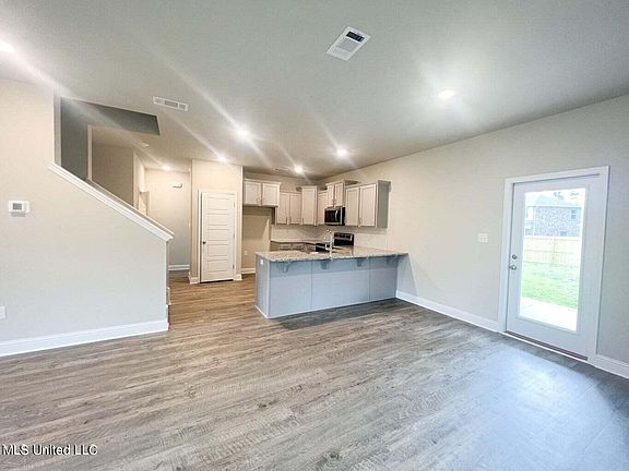 2nd image of 5052 Fairbury Dr