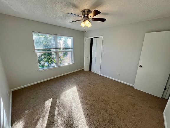 3rd image of 122 Hillside Dr