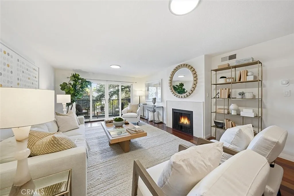 2 bed, 1182 sqft, $4,350 — Photo 4