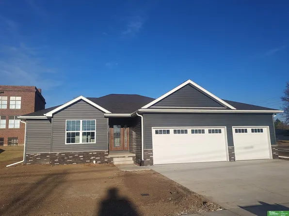 1823 N East Ave, York, NE 68467