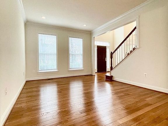 5th image of 734 Bonnie Ridge Dr NE