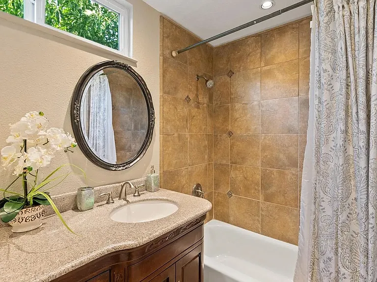 545 Shawnee Ln — Photo 5