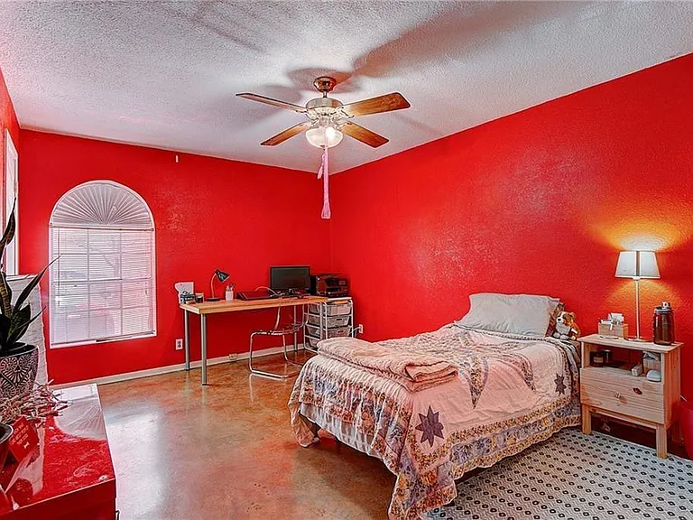 910 Duncan Ln #7 — Photo 3
