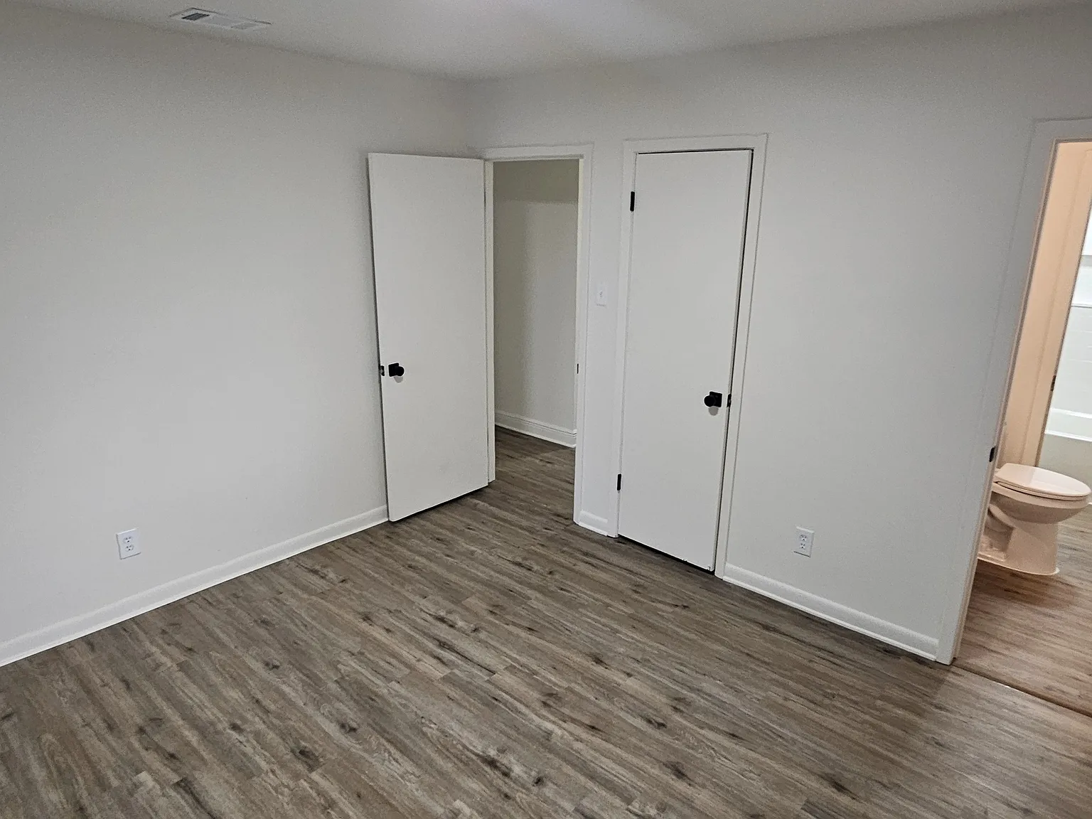 3 bed, 1.5 bath, 1008 sqft, $1,500 — Photo 3