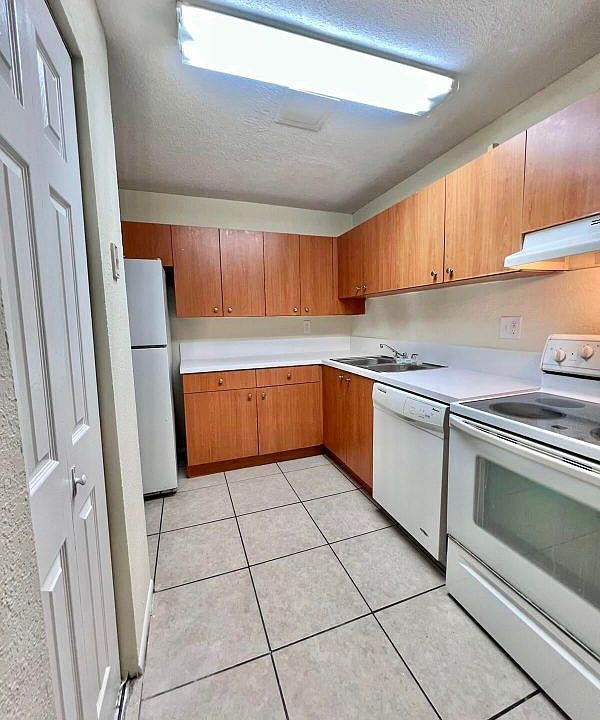 1st image of 415 Executive Center Dr APT 213