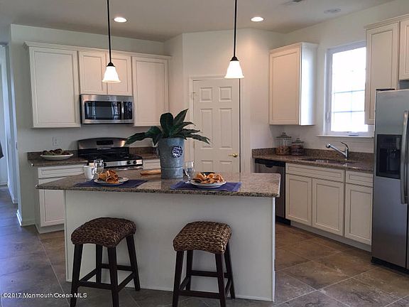 2nd image of 17 Eagle Ridge Cir