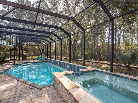 3rd image of 221 Cacique Dr
