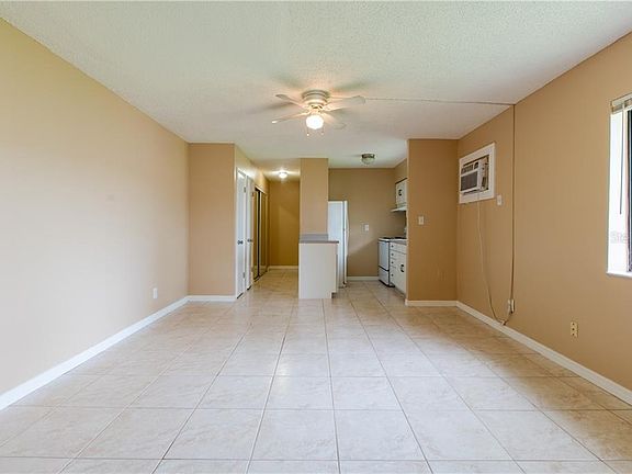 4th image of 141 Springwood H Cir