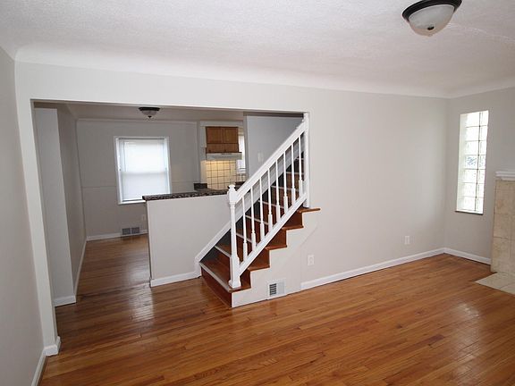 3rd image of 22175 Elmwood Ave