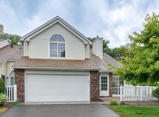 840 Old Town Dr, New Brighton, MN 55112