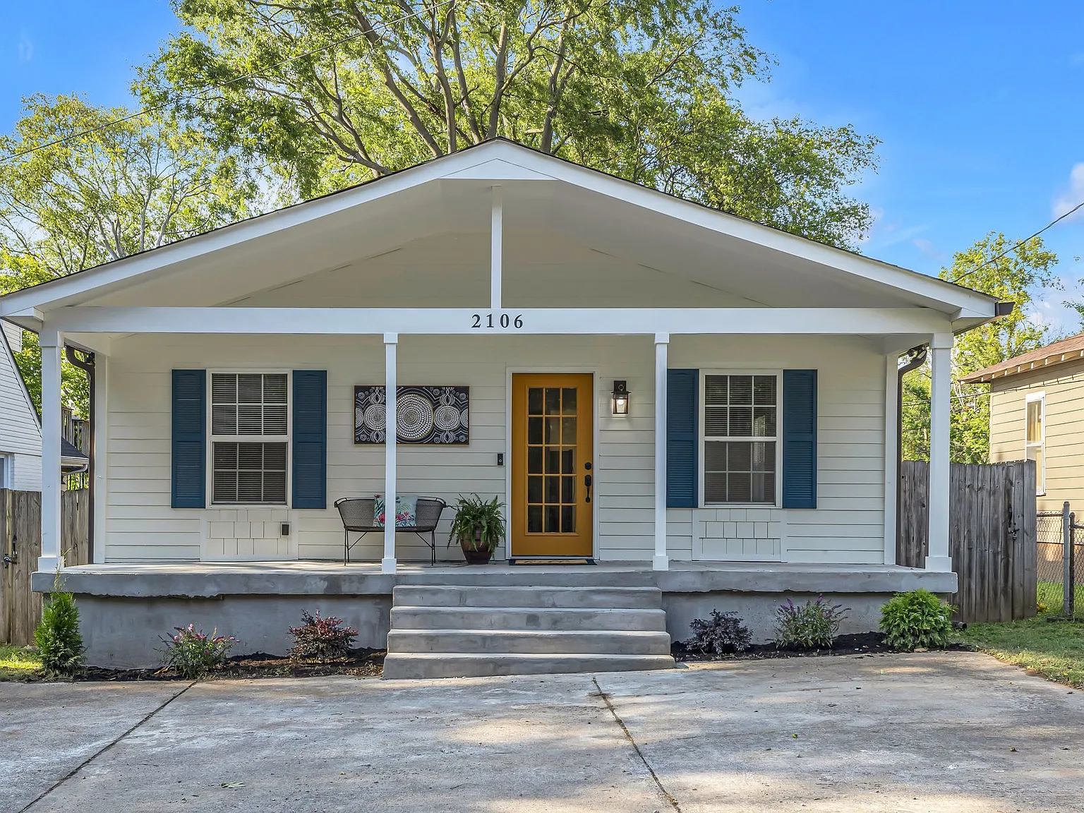 3 bed, 1.5 bath, 1247 sqft, $2,300 — Photo 1