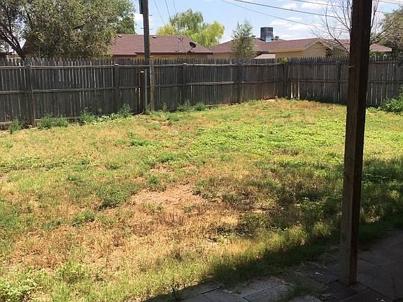 3rd image of 1502 N Pennington Dr