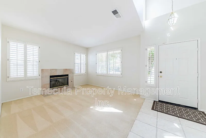 4 bed, 2.5 bath, 2436 sqft, $3,700 — Photo 2