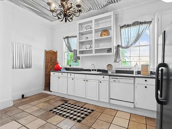 5th image of 732 S Saint Andrews St #2