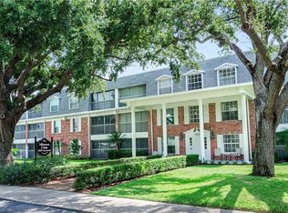 1900 Alamanda Dr APT 105, Naples, FL 34102