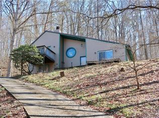 226 Ranch Lake Blvd, Scott Depot, WV 25560