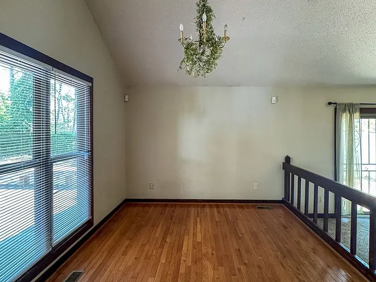 3832 Sarasota Dr — Photo 6