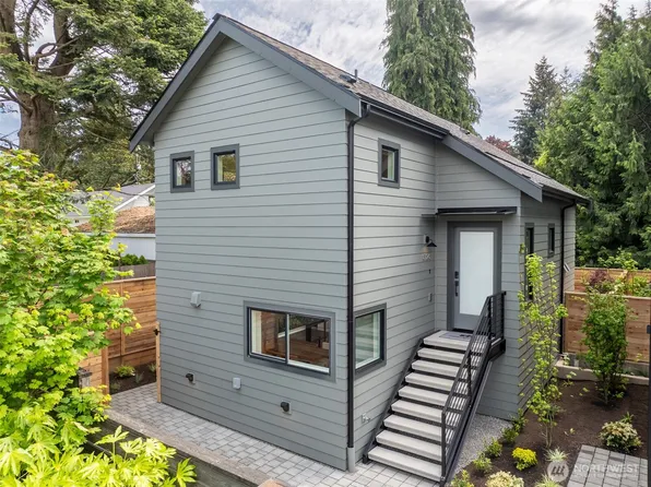 8126 12th Avenue SW, Seattle, WA 98106